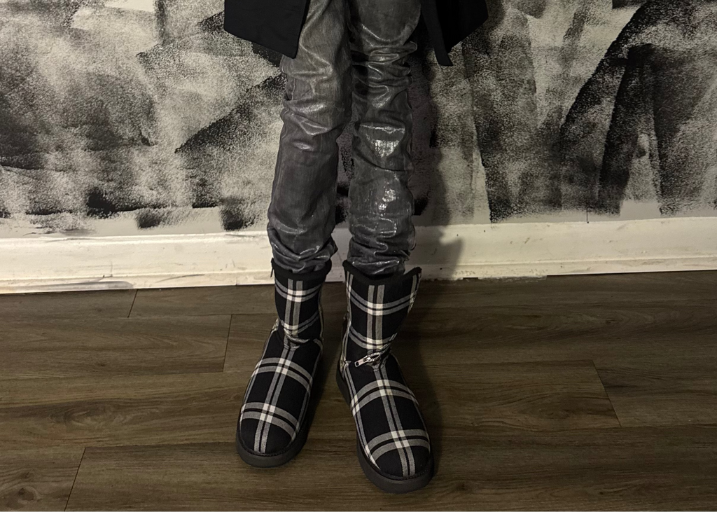 zipper flannel boots (sample pair 1of1)